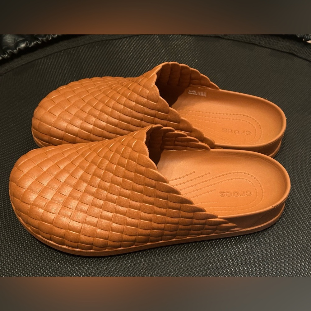 CROCS Crocs Dylan Woven Clog Cognac/tan size Mens 9/ Women’s 11 slip on - Picture 4 of 6